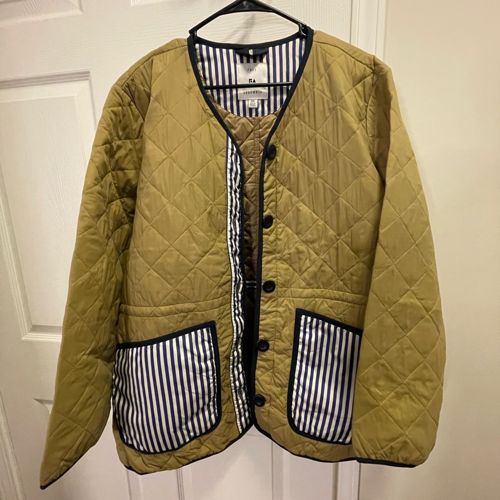 Free Assembly Jacket